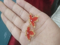 外發(fā)手工領(lǐng)回家做，在農(nóng)村陪著家人做純手工掙錢正合適