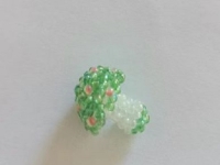 12月30日，手工活外發(fā)加工正規(guī)廠家直接發(fā)貨，微創(chuàng)業(yè)做手工傳承官，在家做的手工創(chuàng)業(yè)項目，手工之家的純手工事業(yè)有根基，圖為串珠米珠繡純手工產(chǎn)品剪影