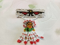 3月1日，外發(fā)手工正規(guī)平臺，兼職手工在家可做，小成本創(chuàng)業(yè)開手工加工廠、做手工傳承官，與手工之家合作，大家都有滿意的地方，圖為串珠米珠繡純手工產(chǎn)品剪影