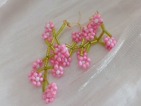 5月20日，手工外發(fā)加工怎么找貨源，想接正規(guī)廠(chǎng)家的手工，微創(chuàng)業(yè)做手工工作室，手工之家堅(jiān)持創(chuàng)新，努力讓大家合作更有成效，圖為串珠米珠繡純手工產(chǎn)品剪影