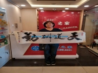 遼寧營(yíng)口李女士親自開(kāi)車來(lái)到手工活之家總部交貨