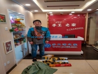 手工活之家業(yè)務(wù)忙，訂單多忙壞快遞小哥