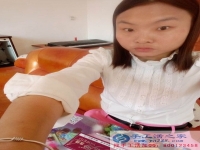 河南商城徐女士做手工活串珠繡，上班族業(yè)余時間兼職手工活賺外快