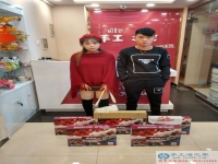 邢臺(tái)威縣李先生夫婦前來手工活之家考察代理珠繡加工項(xiàng)目