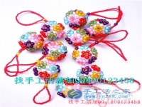 城里的人鄉(xiāng)下的人，都愛串珠繡 業(yè)余兼職手工活賺錢增收，在家賺錢的手工活