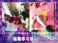 湖北武漢魏女士找到正規(guī)供料的手工活，白天上班晚上兼職手工活掙錢(qián)