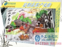 我要用五彩繽紛的小珠子串繡出美麗如畫的明天！江蘇揚(yáng)州仲女士說(shuō)
