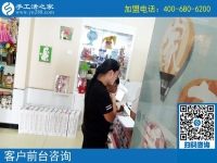 加工手工活哪里有貨源？廣西河池市蔡女士不遠(yuǎn)千里來(lái)到手工之家