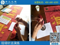 自從做手工活兼職后，黑龍江牡丹江市劉大姐再也不用出去擺攤