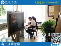 10月24日，做這個(gè)串珠手工活加盟項(xiàng)目能不能掙錢要看這三點(diǎn)。手工之家接待考察加工客戶剪影