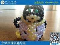 心靈手巧！河北石家莊加工戶崔女士用珠繡剩余材料串出小企鵝