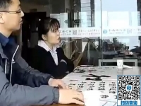 手工活加工每周五及時(shí)結(jié)算加工費(fèi)，一家三口實(shí)地考察了解