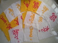 暑假里自由安排時(shí)間的掙錢方法，廣東信宜張女士選擇珠繡可以在家做的手工活