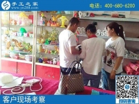 8月19日，能掙錢的手工活是珠繡負(fù)責(zé)回收的手工活，手工之家接待考察加工客戶剪影