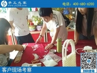 8月22日，想接正規(guī)廠家的手工活，很多人選擇這個(gè)沒(méi)有門檻的手工活，手工之家接待考察加工客戶剪影