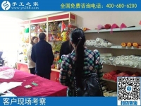 考察勵志珠平面珠繡外發(fā)手工活，四川客戶不遠千里來到手工之家