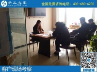 11月4日，這里有同樣適合農(nóng)民工返鄉(xiāng)創(chuàng)業(yè)就業(yè)的農(nóng)村手工活加工項目，手工之家接待考察加工客戶剪影