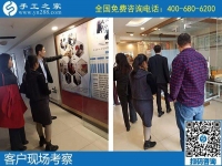 11月10日，找代理手工活加工項(xiàng)目，實(shí)地考察后那么多人選擇了勵(lì)志珠珠繡手工。手工之家接待考察加工客戶剪影