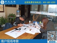 11月11日，雙十一來(lái)了，在家做手工活賺錢，找手工活加盟項(xiàng)目就選勵(lì)志珠手工。手工之家接待考察加工客戶剪影