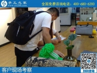 7月3日，58同城手工活外發(fā)加工，找到可以拿回家做的手工活選勵志珠珠繡。手工之家接待考察合作加工客戶剪影