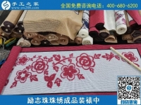 農(nóng)村60歲大媽靠做手工活掙錢，還不耽誤帶孫子