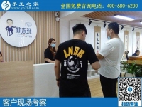 7月20日，創(chuàng)新是正規(guī)手工活外發(fā)加工企業(yè)不變的發(fā)展原則之一，找手工活做，選擇手工之家這樣的活力企業(yè)，手工之家接待考察合作加工客戶(hù)剪影