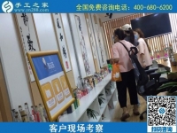 8月14日，做手工活掙錢，組織人做手工活掙錢，要找喜歡的外發(fā)手工活，手工之家接待考察加工客戶剪影