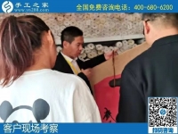 11月14日，純手工活外發(fā)加工，想在家做手工活掙錢的人選擇了珠繡，手工之家接待考察加工客戶剪影