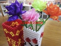 4月21日，可以寄到家做的手工活，加工手工活掙錢，要有收益，產(chǎn)品質(zhì)量很重要，手工之家這樣來保證，圖為勵志珠珠繡串珠手工產(chǎn)品實拍