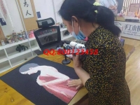 5月25日，找拿回家做的手工活掙錢，找正規(guī)手工活外發(fā)加工企業(yè)，就選勵志珠珠繡，手工之家接待考察合作加工客戶