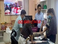9月11日，把手工活拿回家做，選擇勵(lì)志珠珠繡外發(fā)手工活，因?yàn)檫@是對非遺傳統(tǒng)手工的傳承和創(chuàng)新，圖為手工之家接待考察合作加工客戶剪影