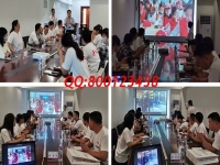 10月11日，想接正規(guī)廠家的手工活，找拿回家做的手工活，看好這兩點，可以放心選擇了，圖為手工之家優(yōu)秀繡娘往期培訓(xùn)會剪影