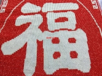 11月4日，想接正規(guī)廠家的手工活，在家做手工活掙錢，珠繡串珠手工沒有特殊的要求，適應(yīng)性很廣，圖為勵志珠珠繡成品細(xì)節(jié)實(shí)拍