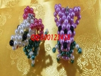 11月26日，不分人群，做珠繡串珠外發(fā)手工活加工項(xiàng)目，大家都選手工之家，圖為勵志珠珠繡串珠成品實(shí)拍