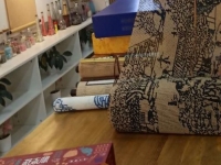 手工活外發(fā)串珠繡，是隨時(shí)隨地可以加工掙錢的活兒